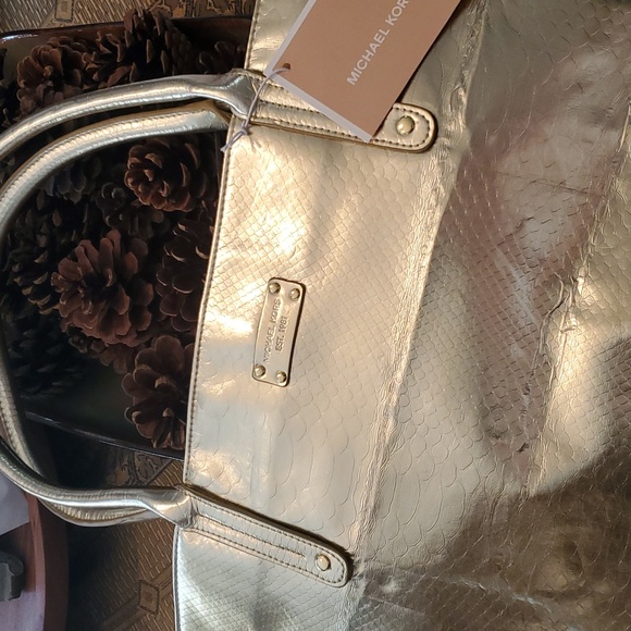 MICHAEL KORS GOLD METALLIC GORGEOUS TOTE BAG.  NWOT - Picture 1 of 6